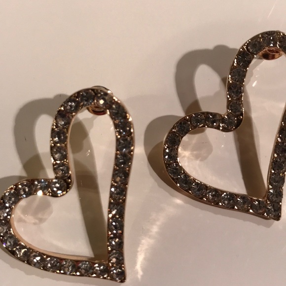 🌸💖PRETTY HEART SHAPED PIERCED EARRINGS💖🌸 - Picture 3 of 8